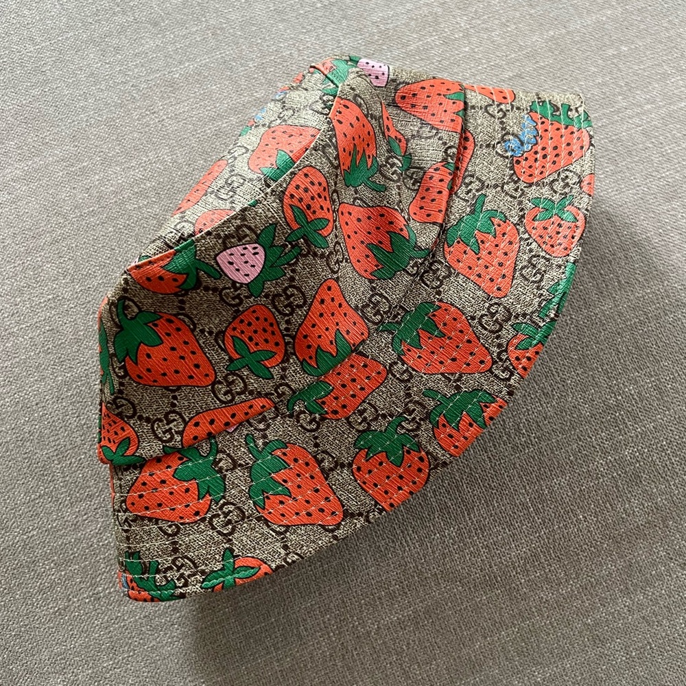 Gucci Logo Strawberry Bucket